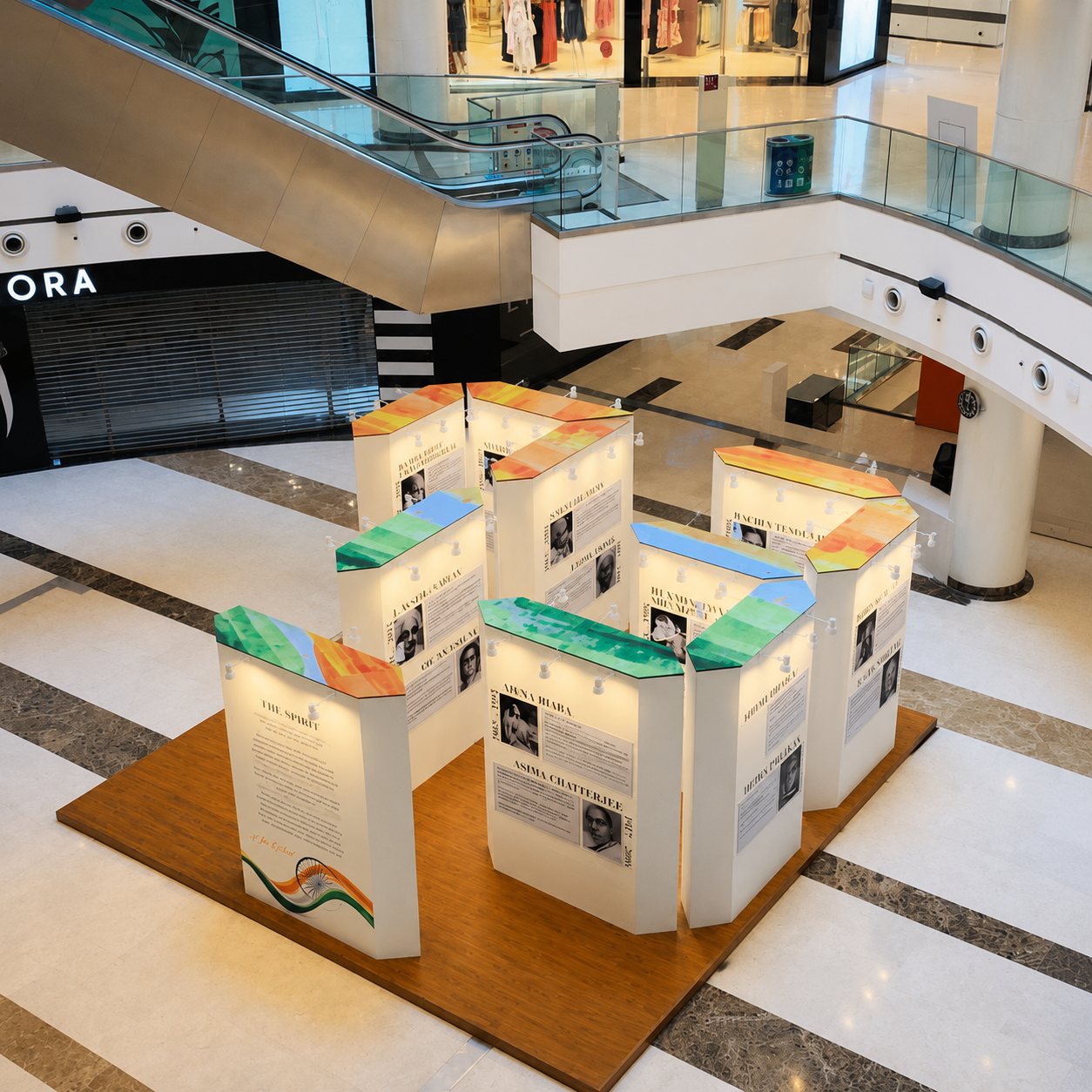 Christmas mall installation designed and fabricated by Elan Exhibitions & Events